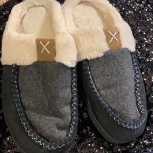Like New House Slippers